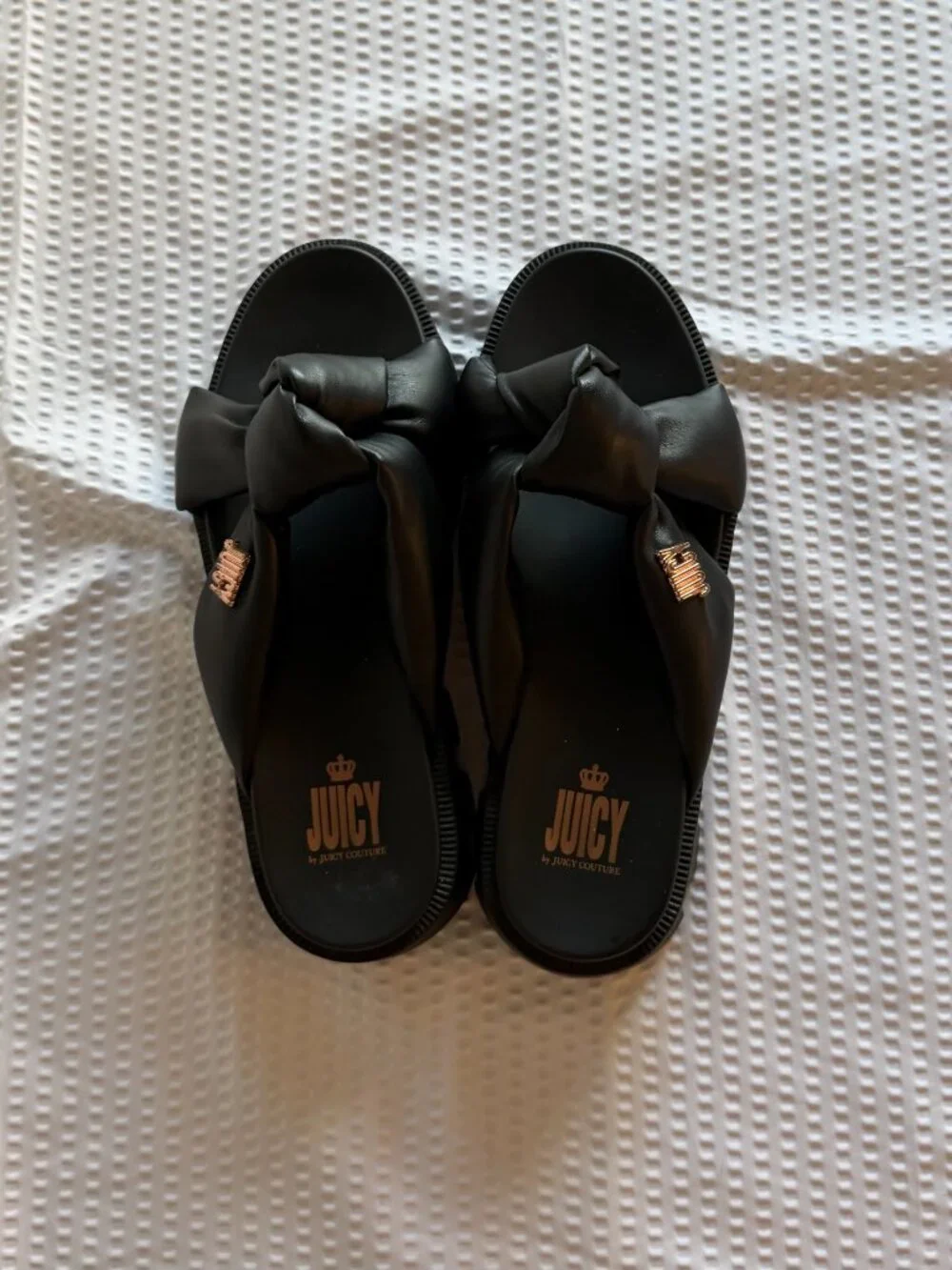 *NWOT* Juicy Couture Black ‘Knotted Bow’ Flip Flop Sandals*